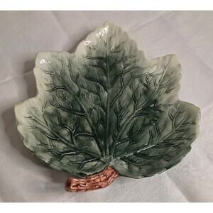 Vtg. Green Maple Leaf Ceramic Hanging Plate/Trinket & Key Tray/Collectible Plate